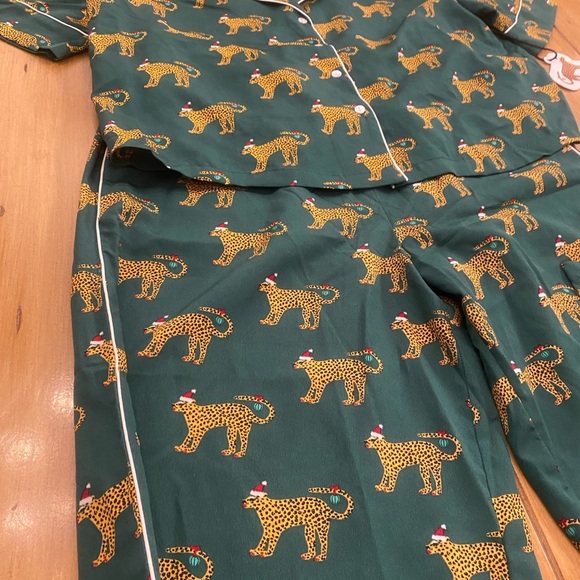 Women’s Pajama Set Cougar Animal Print Santa Holiday Novelty New Size medium - Picture 15 of 16